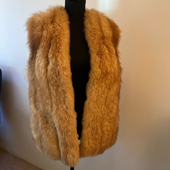 Esther Wolf Fur Vest - Picture 1 of 3